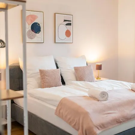 Peter - 90qm, 3 Schlafzimmer, Kueche, Wohnzimmer, Balkon, Netflix * Fulda