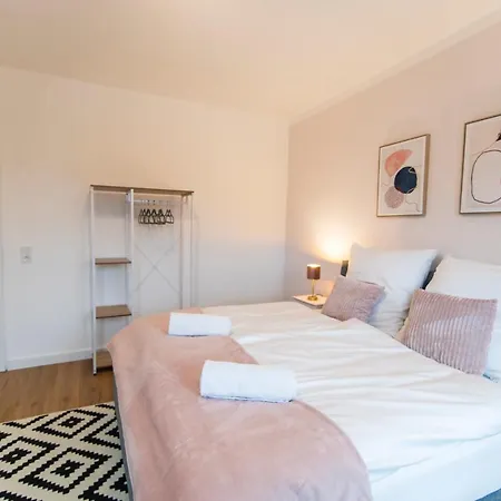Peter - 90qm, 3 Schlafzimmer, Kueche, Wohnzimmer, Balkon, Netflix Apartamento *