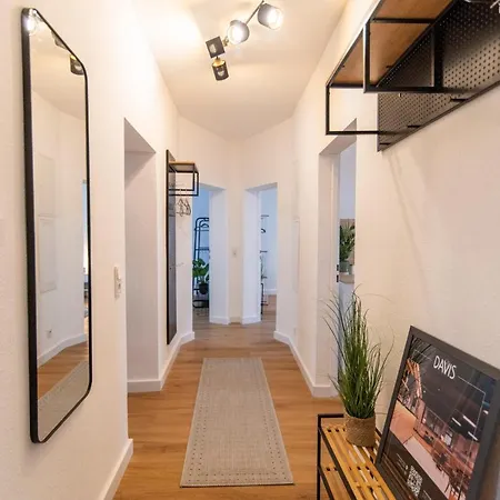 Peter - 90qm, 3 Schlafzimmer, Kueche, Wohnzimmer, Balkon, Netflix * Fulda