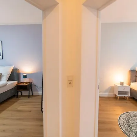 Peter - 90qm, 3 Schlafzimmer, Kueche, Wohnzimmer, Balkon, Netflix *