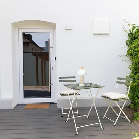 Peter Apartments- Mit Eigenem Eingang I 30qm I Zentrale Lage I Bad I Kueche I Terrasse I Tv Apartment Fulda