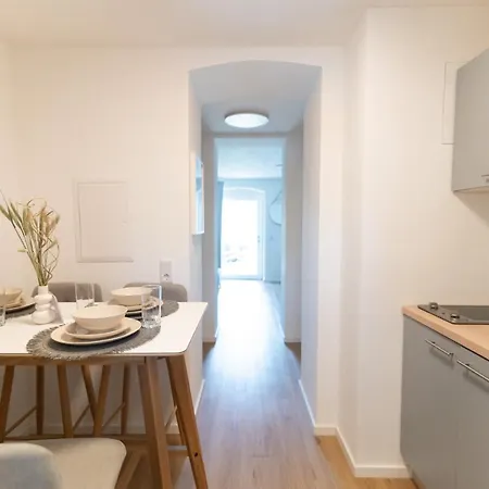 Peter - Mit Eigenem Eingang I 30qm I Zentrale Lage I Bad I Kueche I Terrasse I Tv Apartment Fulda