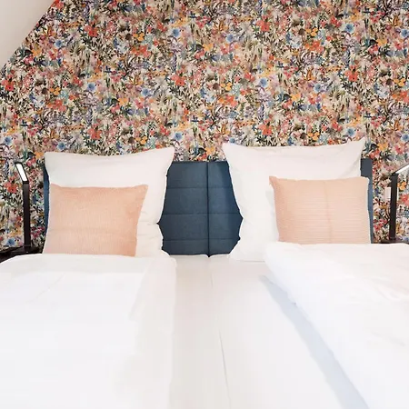 House Of Blooms Aparthotel
