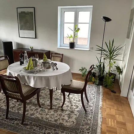 Helle Mit Rhoenblick, Stadtbus & A7-anschluss Apartment