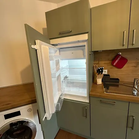 Apartment Living 77 *
