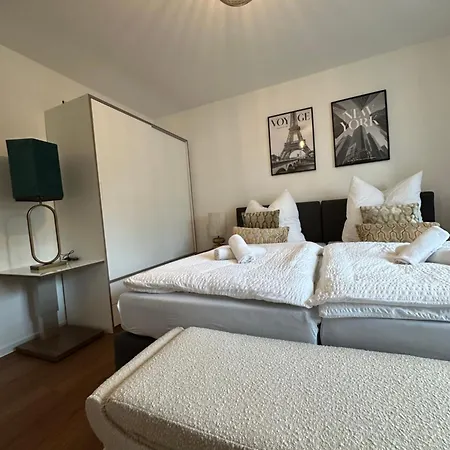 Apartment Living 77 *