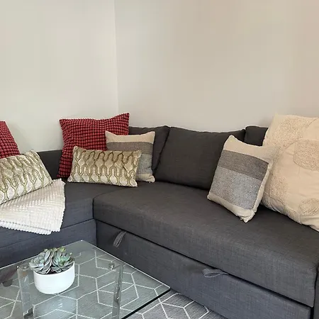 Apartment Living 77 *