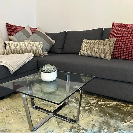 Living 77 Apartment *