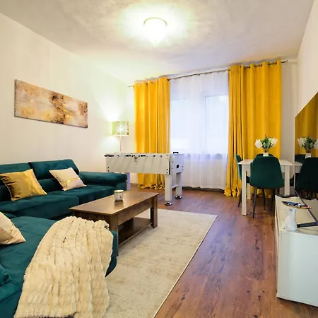Apartment Living La Christal Mit Workspace & Games