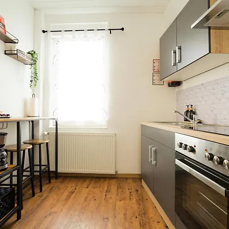 Apartment Living La Christal Mit Workspace & Games *