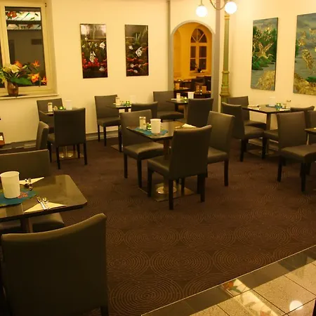 Am Schloss Hotel 3*