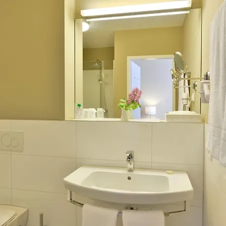 Invite Hauptbahnhof 3*